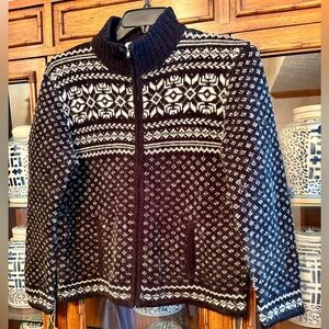 Adorable Jones New York Sport wool-blend, zip up cardigan with pockets